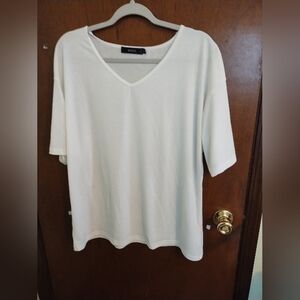 Off white v neck tee